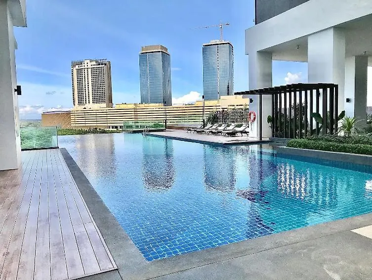 Mid Valley Southkey Mall - 24-7 Support - Netflix - Infinity Pool Johor Bahru Apartment