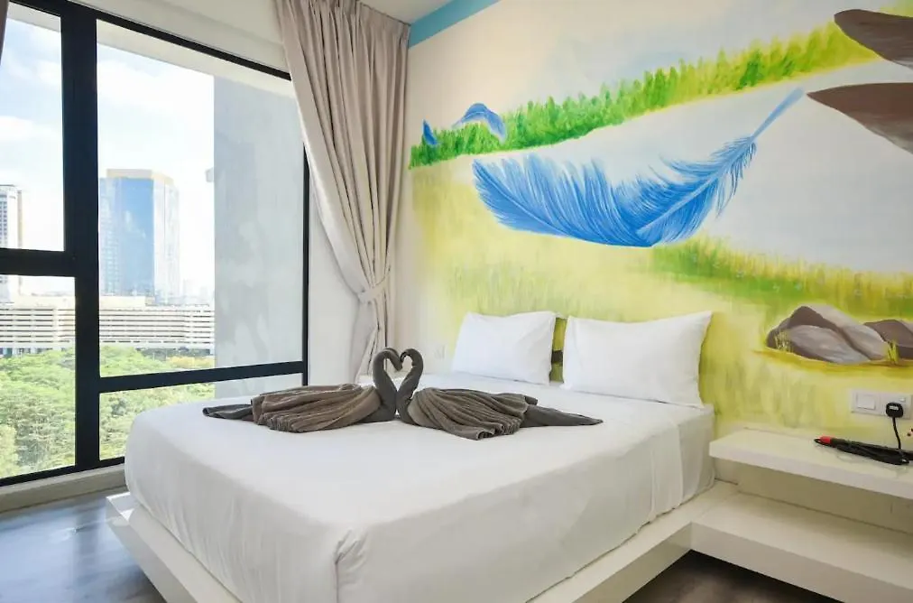 Mid Valley Southkey Mall - 24-7 Support - Netflix - Infinity Pool Johor Bahru Apartment
